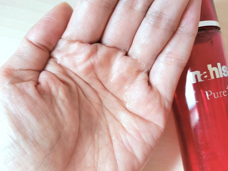 手のひらのくぼみに注いだナールスピュア